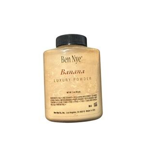 Ben Nye BANANA Luxury Powder 30ML bottle Kim Kardashian Makeup